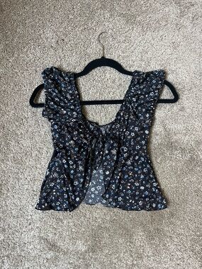 NWT Eclipse Black Floral Tie-Front Short Sleeve Top